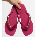 Chinelo Feminino com Glitter e Pingentes Elegante