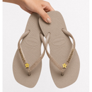Chinelo Feminino com Glitter e Pingentes Elegante
