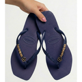 Chinelo Feminino com Glitter e Pingentes Elegante